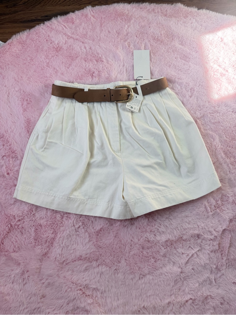 Zara Cream High-Waist Pleated Shorts with Brown Belt